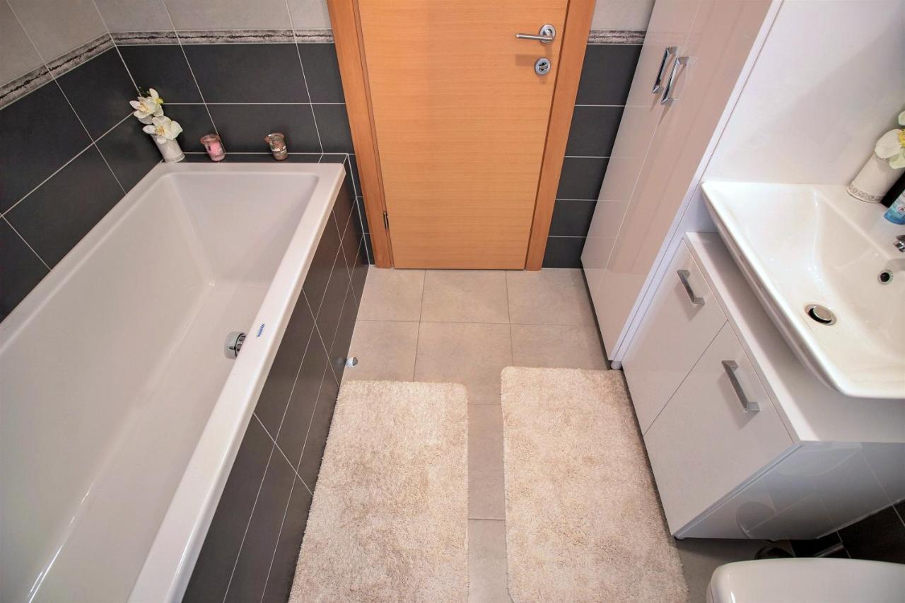 Apartment Lora オミシュ エクステリア 写真
